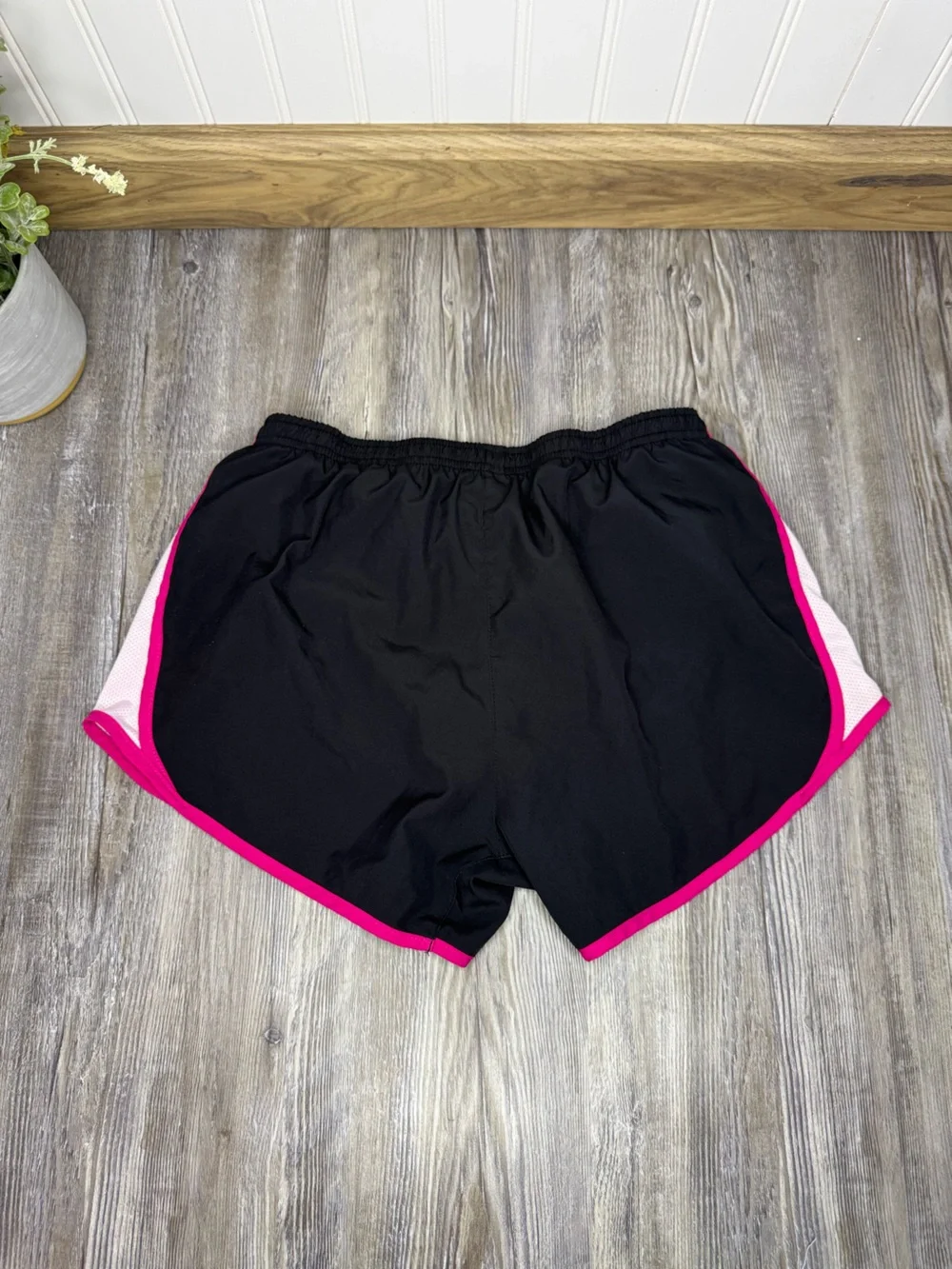 Nike Women’s Black Pink Dri FIT Lined Lightweight Workout Running Shorts Small